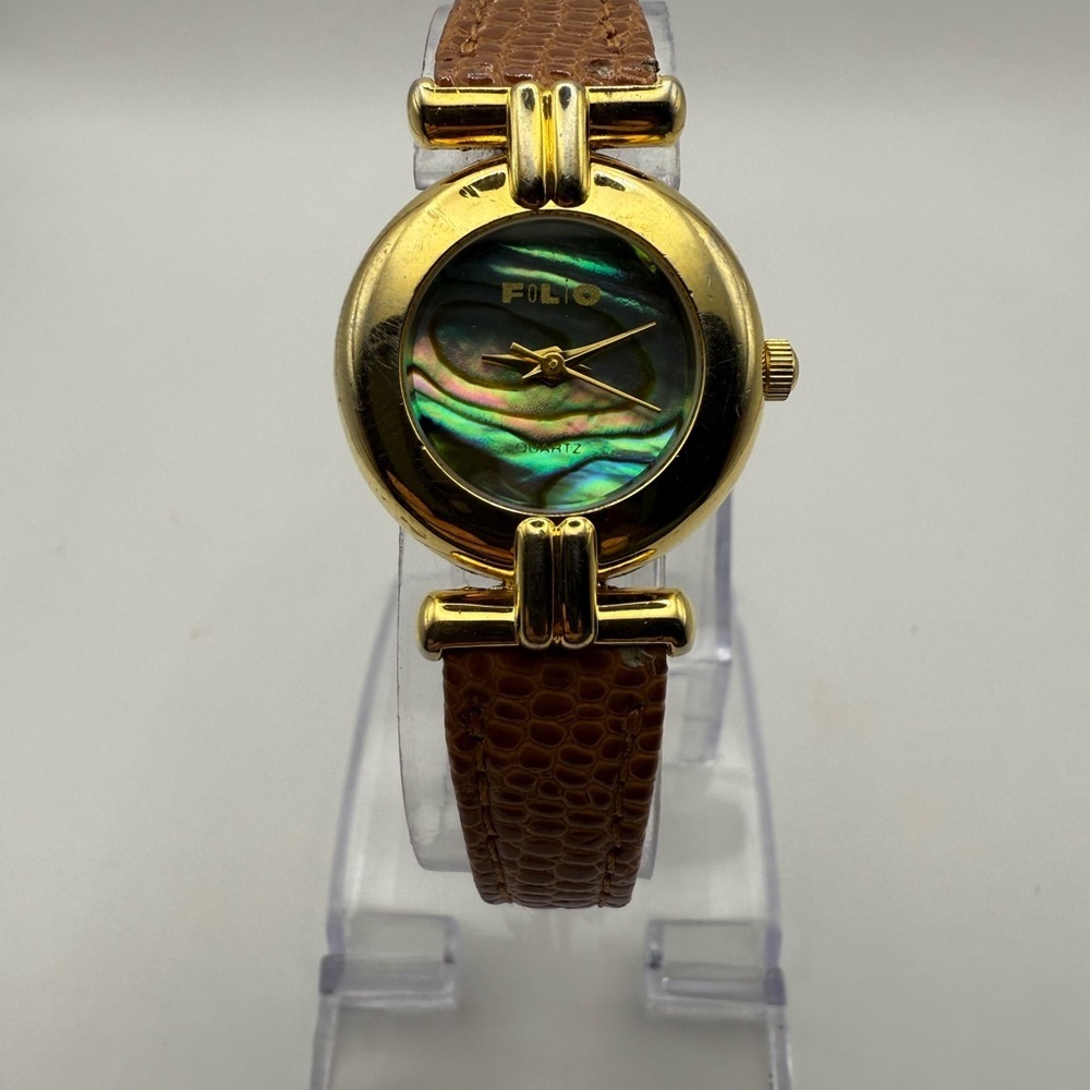 Vintage Folio Women's Gold Tone Watch with Mother of Pearl Face (New Battery) - Picture 2 of 11
